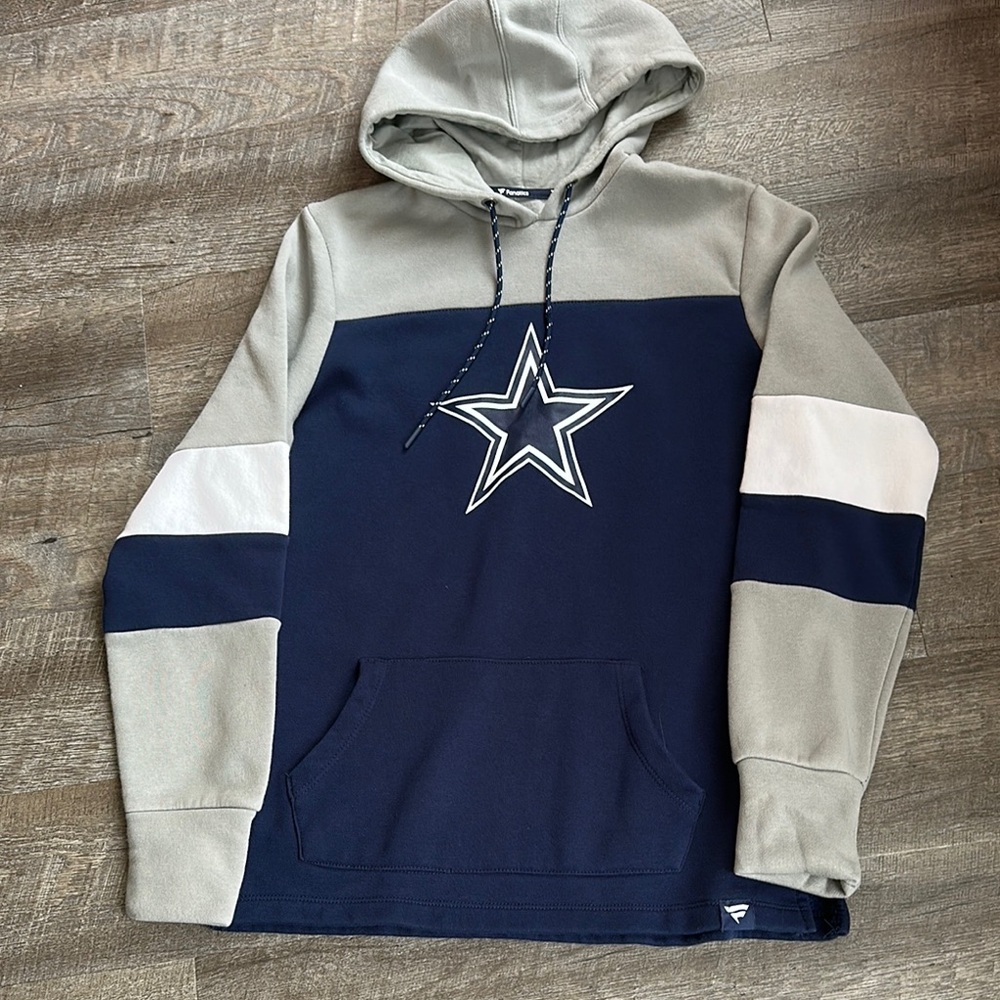 Fanatics Dallas Cowboys Sweatshirt with Star Design